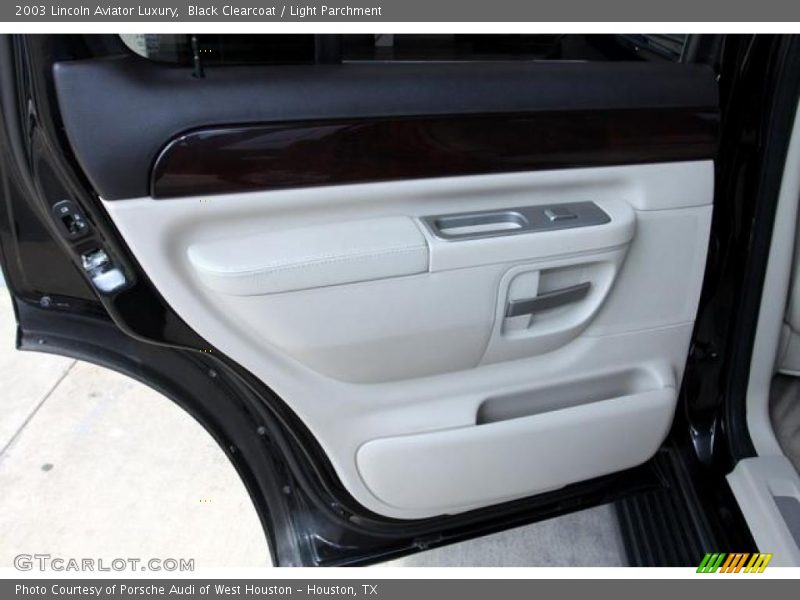 Black Clearcoat / Light Parchment 2003 Lincoln Aviator Luxury
