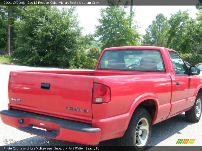 Victory Red / Medium Gray 2001 Chevrolet S10 LS Regular Cab