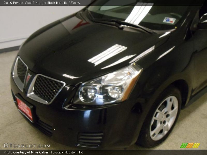Jet Black Metallic / Ebony 2010 Pontiac Vibe 2.4L
