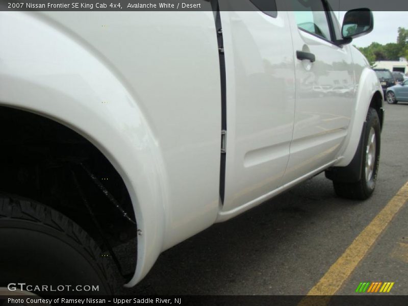 Avalanche White / Desert 2007 Nissan Frontier SE King Cab 4x4