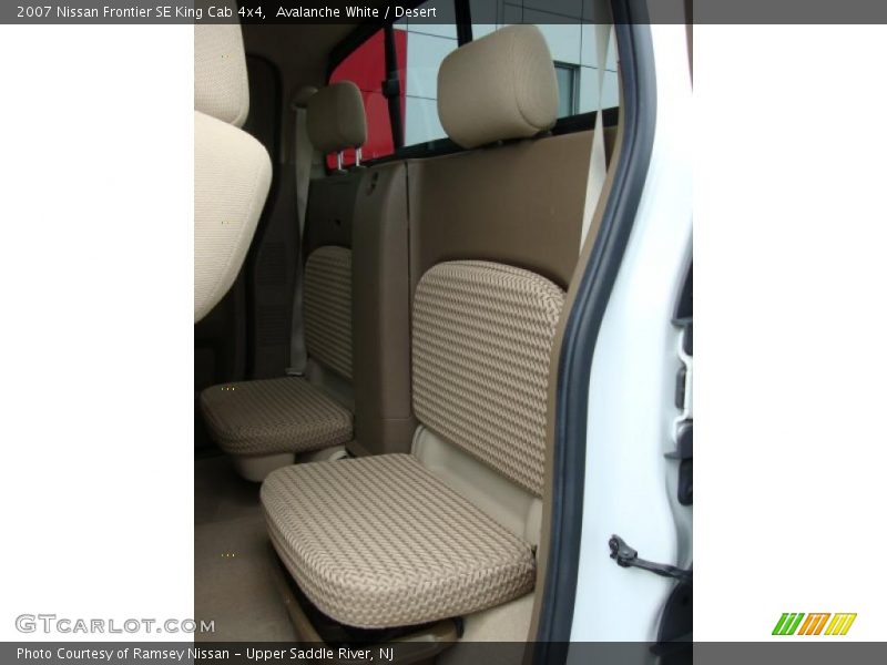 Avalanche White / Desert 2007 Nissan Frontier SE King Cab 4x4