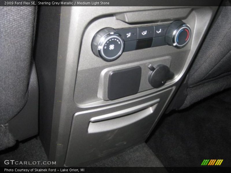 Sterling Grey Metallic / Medium Light Stone 2009 Ford Flex SE