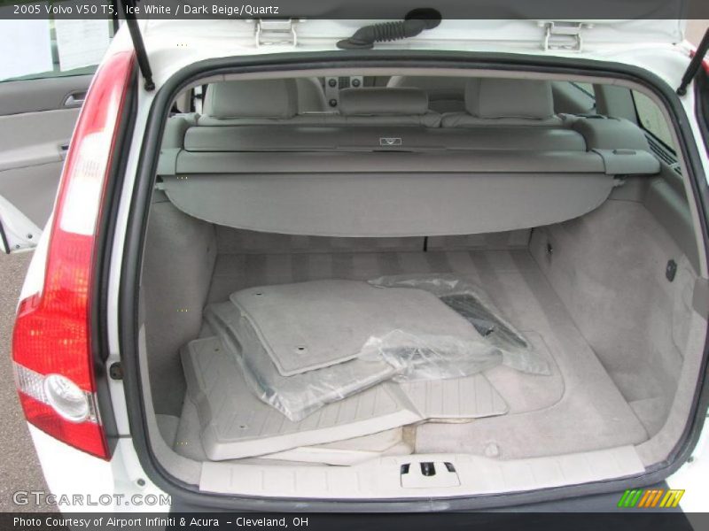 Ice White / Dark Beige/Quartz 2005 Volvo V50 T5