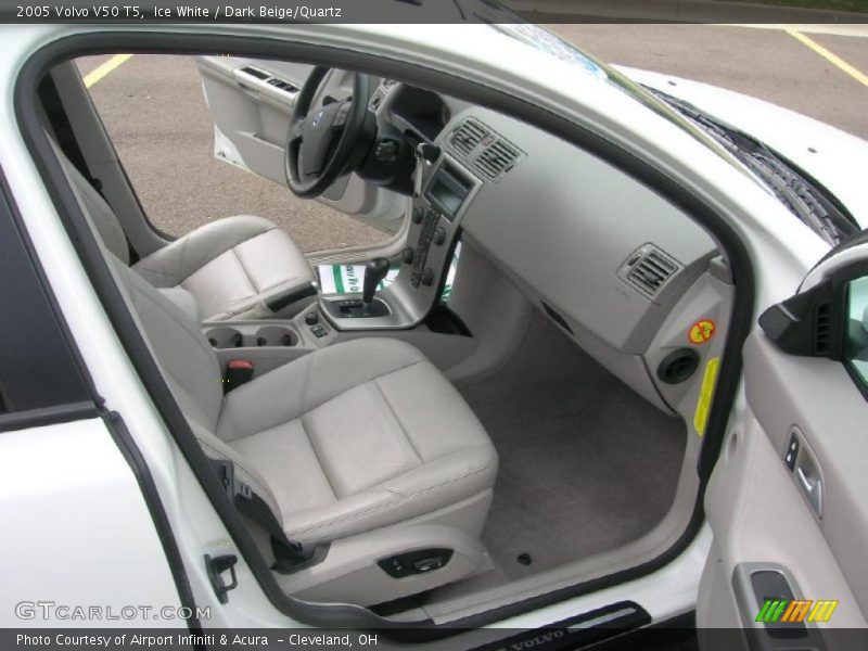 Ice White / Dark Beige/Quartz 2005 Volvo V50 T5
