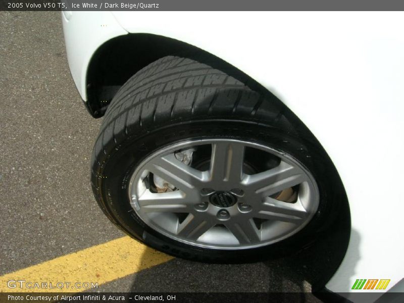 Ice White / Dark Beige/Quartz 2005 Volvo V50 T5