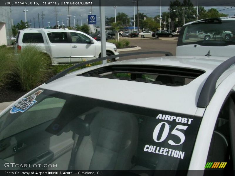 Ice White / Dark Beige/Quartz 2005 Volvo V50 T5