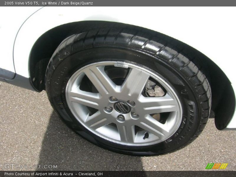 Ice White / Dark Beige/Quartz 2005 Volvo V50 T5