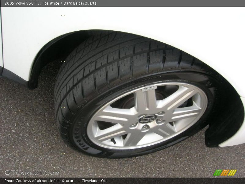 Ice White / Dark Beige/Quartz 2005 Volvo V50 T5