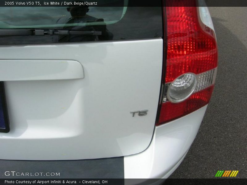 Ice White / Dark Beige/Quartz 2005 Volvo V50 T5