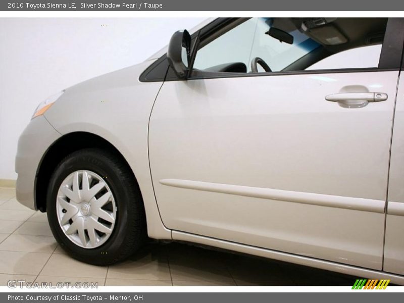 Silver Shadow Pearl / Taupe 2010 Toyota Sienna LE