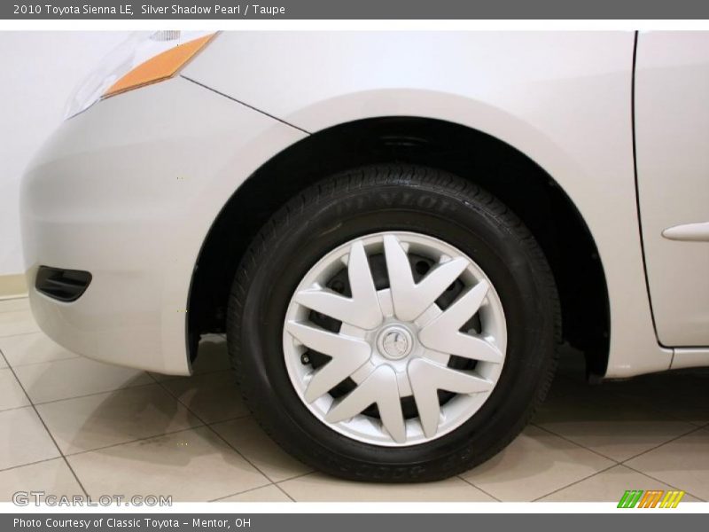 Silver Shadow Pearl / Taupe 2010 Toyota Sienna LE