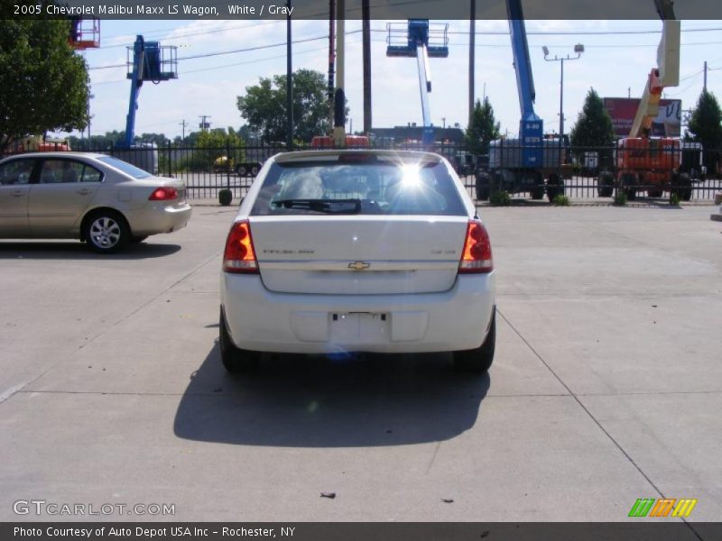 White / Gray 2005 Chevrolet Malibu Maxx LS Wagon