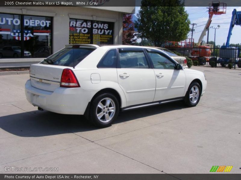 White / Gray 2005 Chevrolet Malibu Maxx LS Wagon