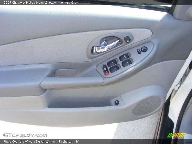 White / Gray 2005 Chevrolet Malibu Maxx LS Wagon
