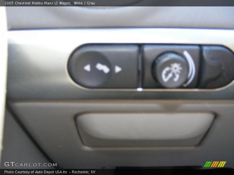 White / Gray 2005 Chevrolet Malibu Maxx LS Wagon