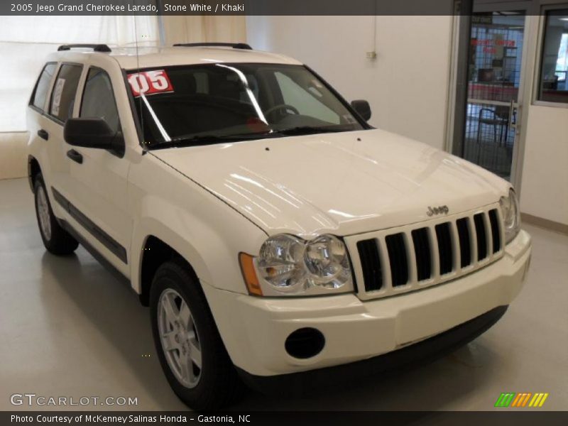 Stone White / Khaki 2005 Jeep Grand Cherokee Laredo
