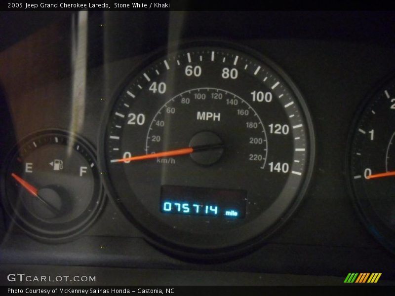 Stone White / Khaki 2005 Jeep Grand Cherokee Laredo