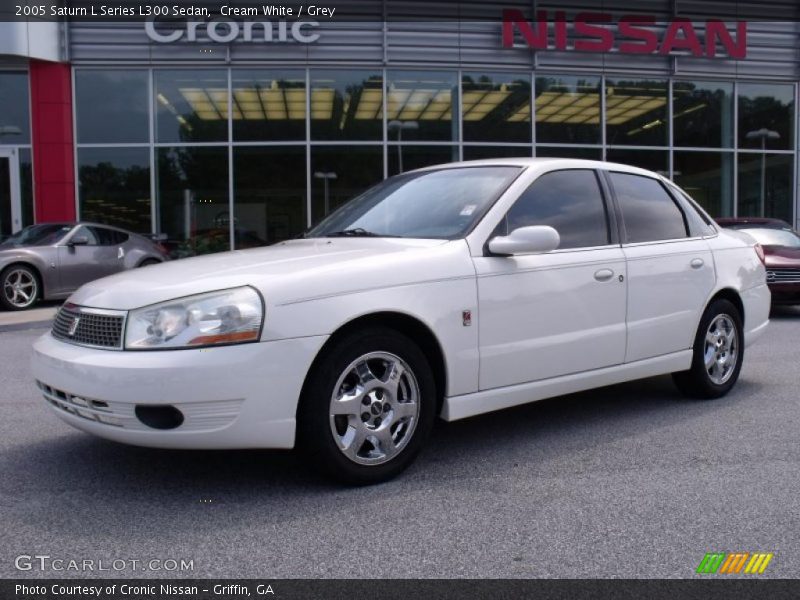 Cream White / Grey 2005 Saturn L Series L300 Sedan