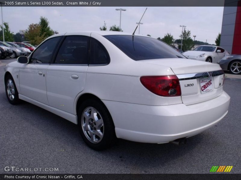 Cream White / Grey 2005 Saturn L Series L300 Sedan