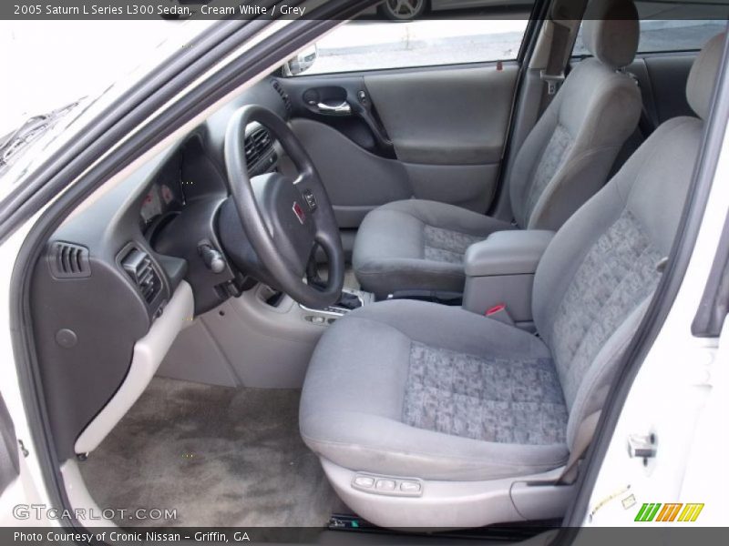 Cream White / Grey 2005 Saturn L Series L300 Sedan