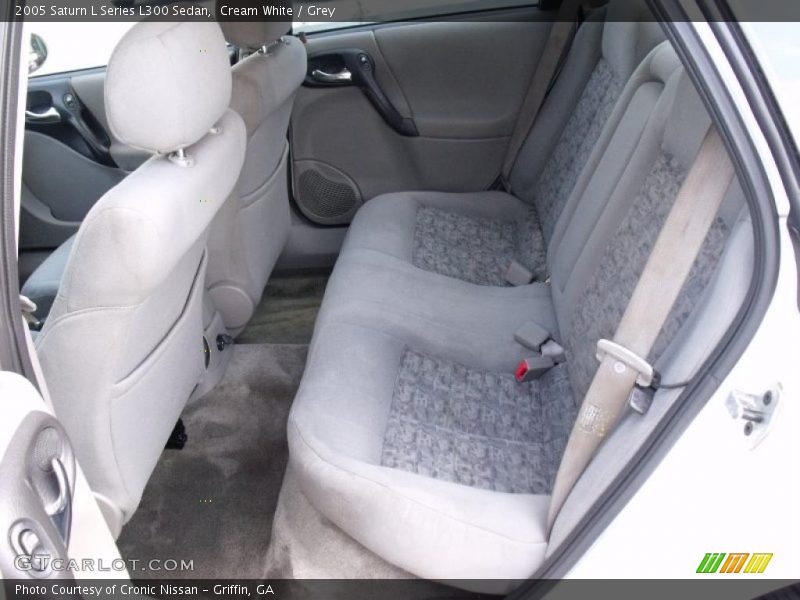 Cream White / Grey 2005 Saturn L Series L300 Sedan
