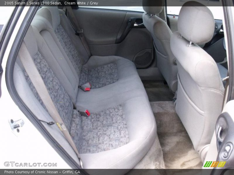 Cream White / Grey 2005 Saturn L Series L300 Sedan