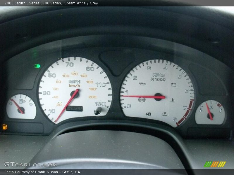 Cream White / Grey 2005 Saturn L Series L300 Sedan