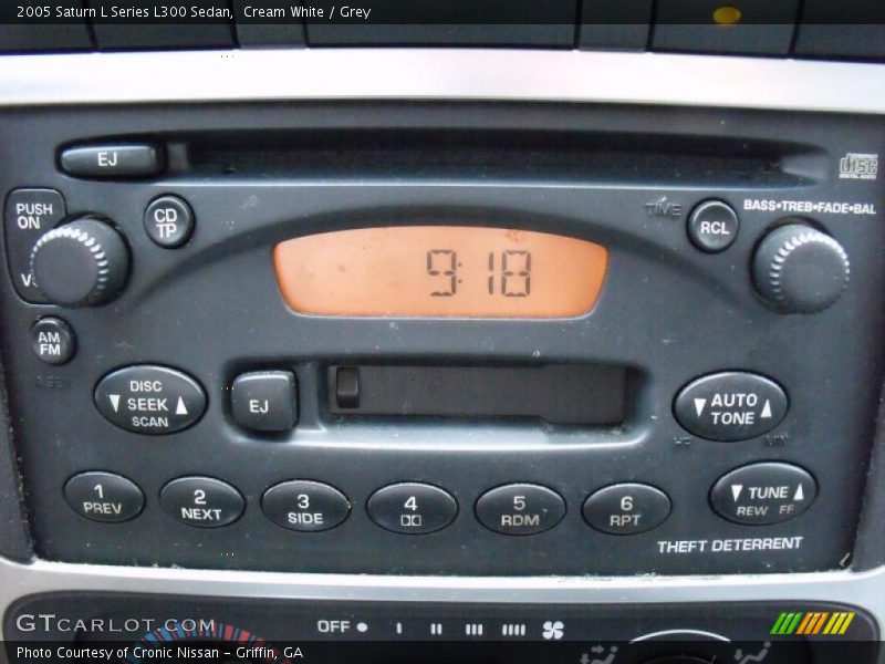 Cream White / Grey 2005 Saturn L Series L300 Sedan