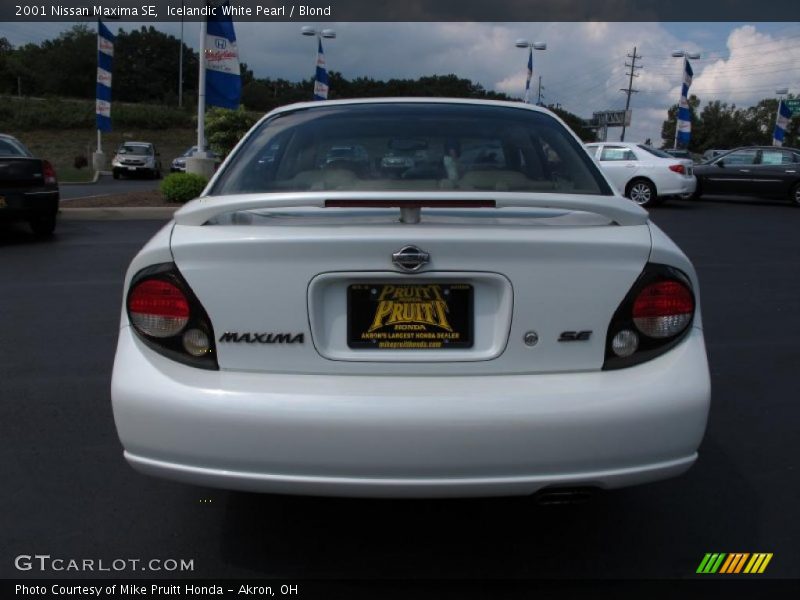 Icelandic White Pearl / Blond 2001 Nissan Maxima SE