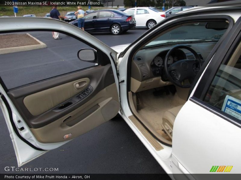 Icelandic White Pearl / Blond 2001 Nissan Maxima SE