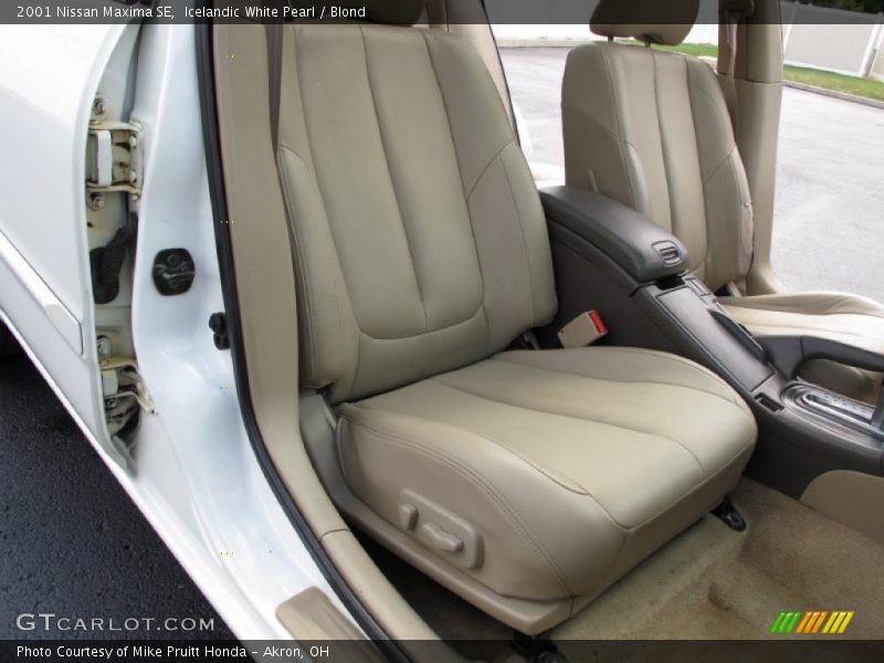 Icelandic White Pearl / Blond 2001 Nissan Maxima SE