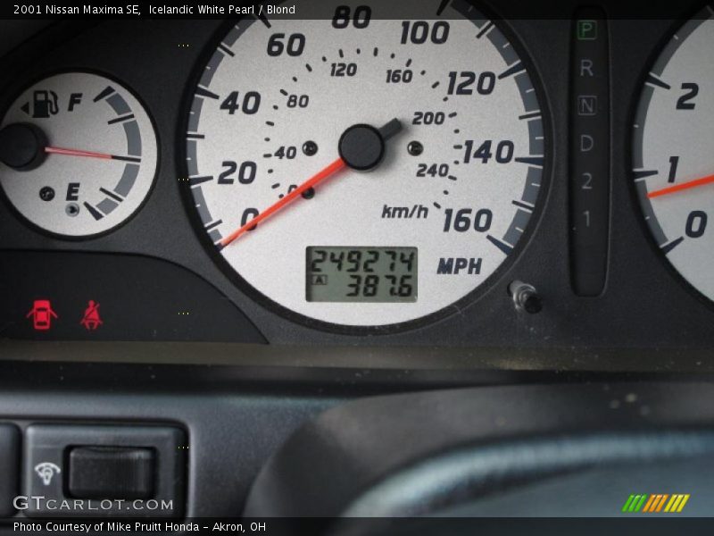Icelandic White Pearl / Blond 2001 Nissan Maxima SE