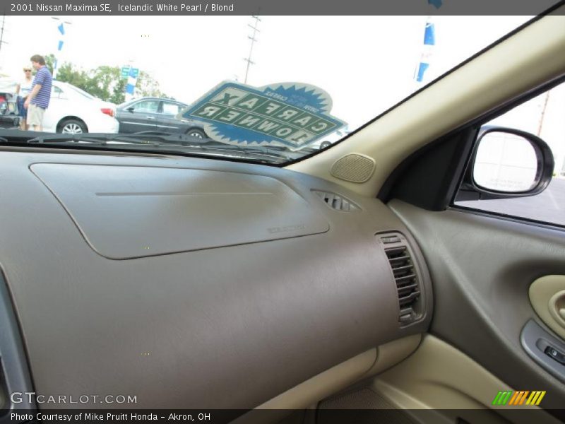 Icelandic White Pearl / Blond 2001 Nissan Maxima SE