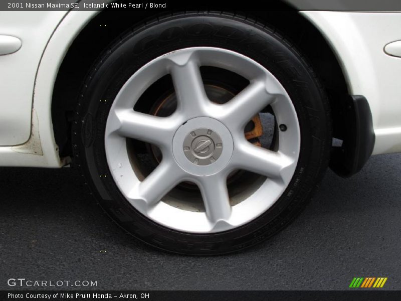 Icelandic White Pearl / Blond 2001 Nissan Maxima SE