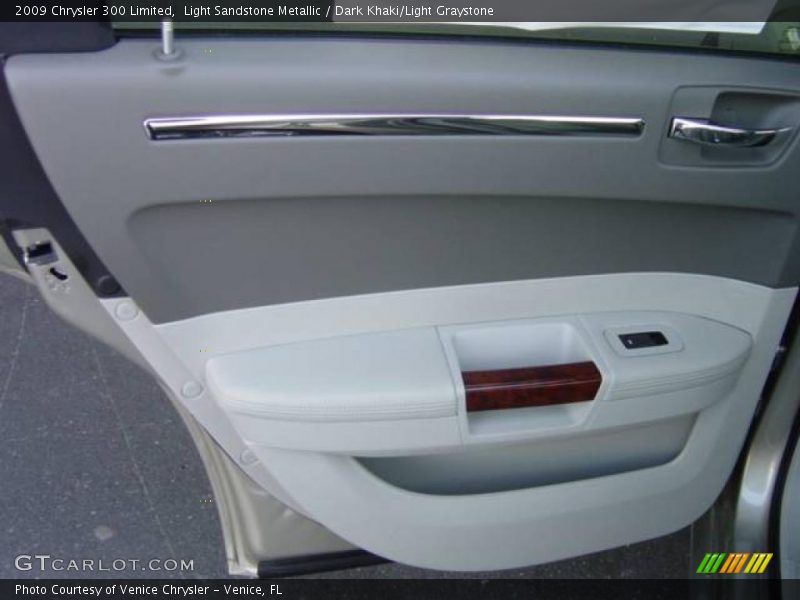Light Sandstone Metallic / Dark Khaki/Light Graystone 2009 Chrysler 300 Limited