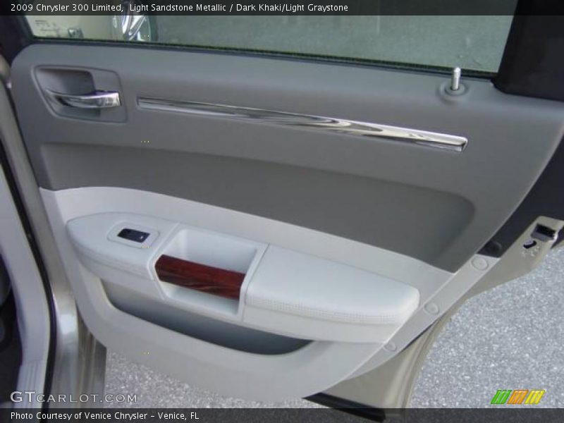 Light Sandstone Metallic / Dark Khaki/Light Graystone 2009 Chrysler 300 Limited