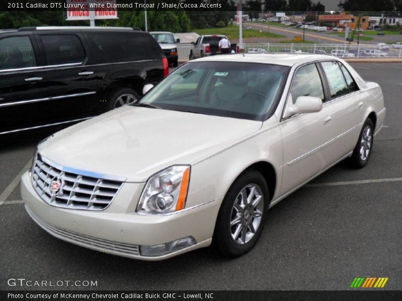 White Diamond Tricoat / Shale/Cocoa Accents 2011 Cadillac DTS Luxury