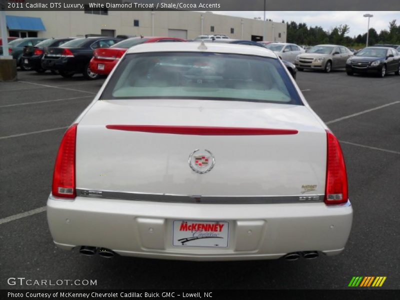 White Diamond Tricoat / Shale/Cocoa Accents 2011 Cadillac DTS Luxury