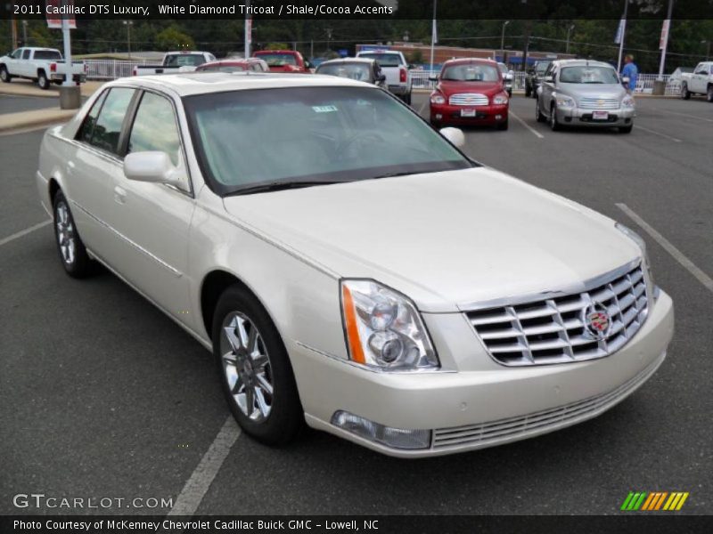 White Diamond Tricoat / Shale/Cocoa Accents 2011 Cadillac DTS Luxury