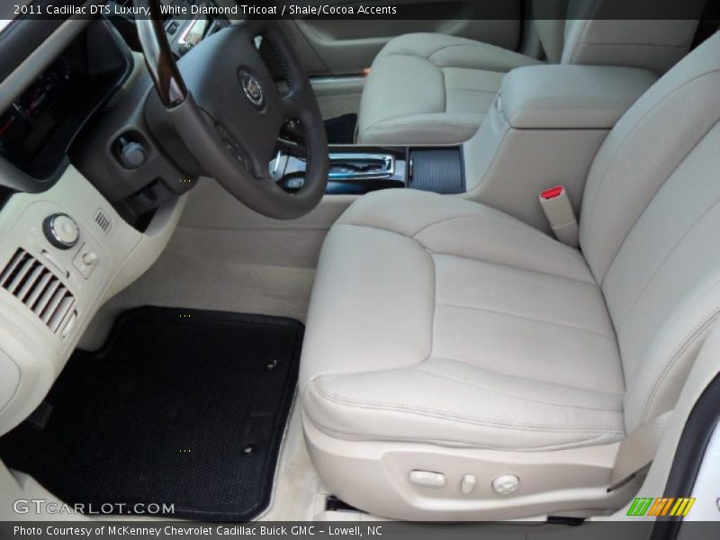 White Diamond Tricoat / Shale/Cocoa Accents 2011 Cadillac DTS Luxury