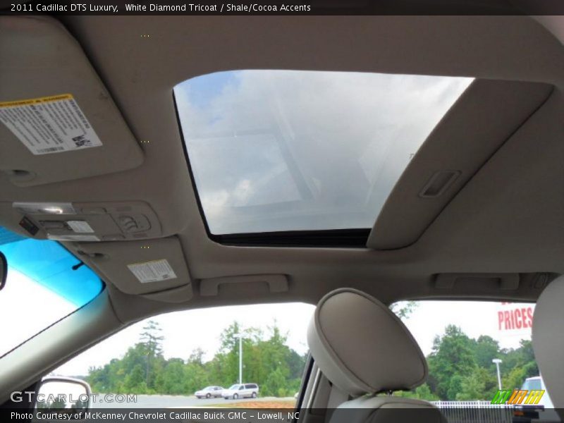 White Diamond Tricoat / Shale/Cocoa Accents 2011 Cadillac DTS Luxury