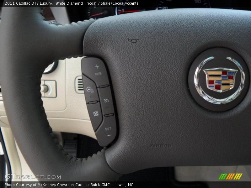 White Diamond Tricoat / Shale/Cocoa Accents 2011 Cadillac DTS Luxury
