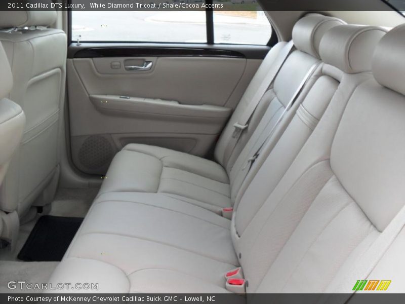 White Diamond Tricoat / Shale/Cocoa Accents 2011 Cadillac DTS Luxury