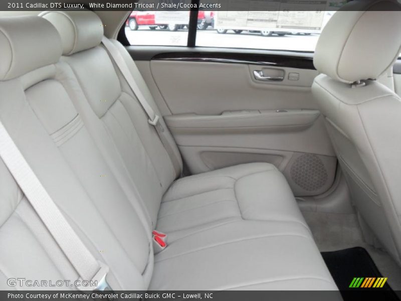 White Diamond Tricoat / Shale/Cocoa Accents 2011 Cadillac DTS Luxury