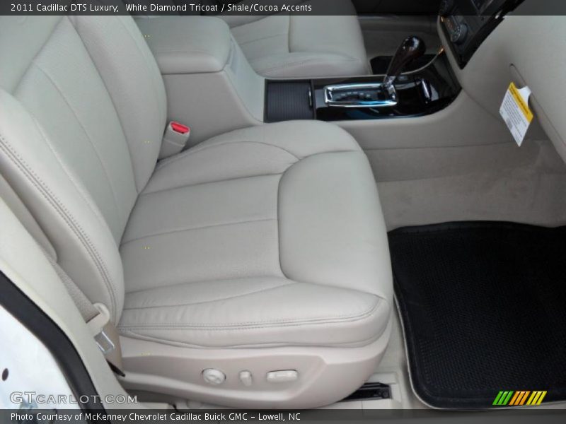 White Diamond Tricoat / Shale/Cocoa Accents 2011 Cadillac DTS Luxury
