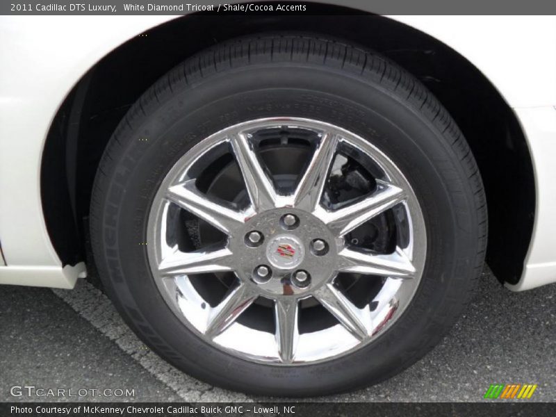 White Diamond Tricoat / Shale/Cocoa Accents 2011 Cadillac DTS Luxury