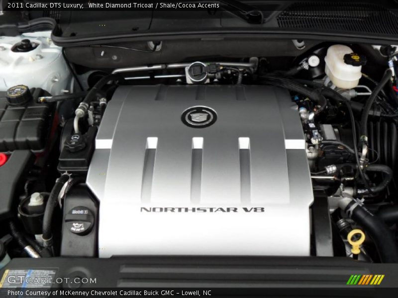 White Diamond Tricoat / Shale/Cocoa Accents 2011 Cadillac DTS Luxury