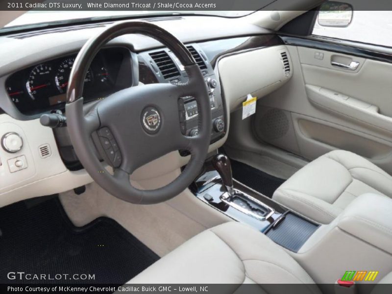 White Diamond Tricoat / Shale/Cocoa Accents 2011 Cadillac DTS Luxury