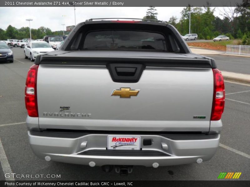 Sheer Silver Metallic / Ebony 2011 Chevrolet Avalanche Z71 4x4