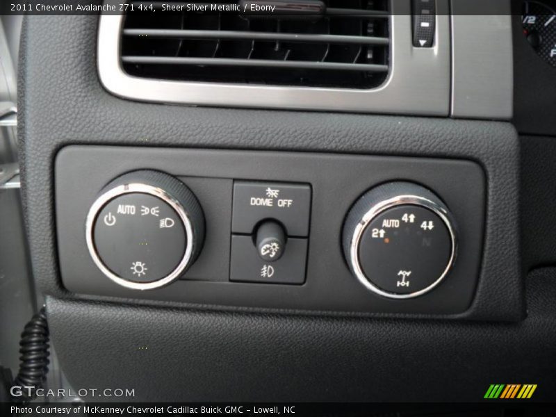 Sheer Silver Metallic / Ebony 2011 Chevrolet Avalanche Z71 4x4
